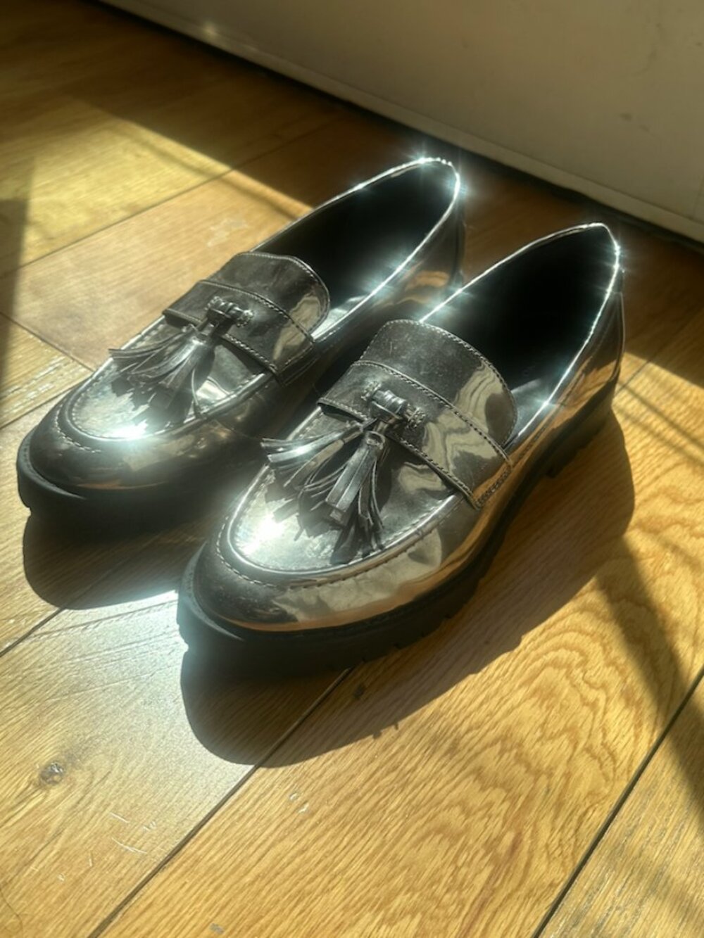Bandolino Metallic Silver Tassel Loafers – Women's 9.5